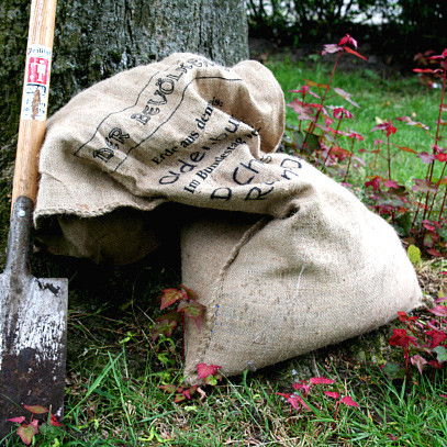 Mitmachen beim Projekt mit Erdbeutel und Spaten